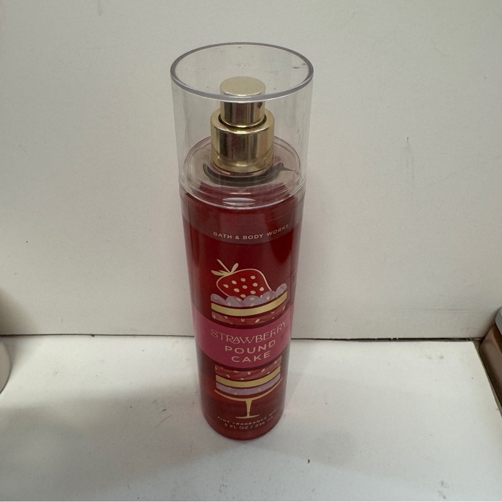Bath Body Strawberry Pound Cake Mist 8OZ - Picture 1 of 3